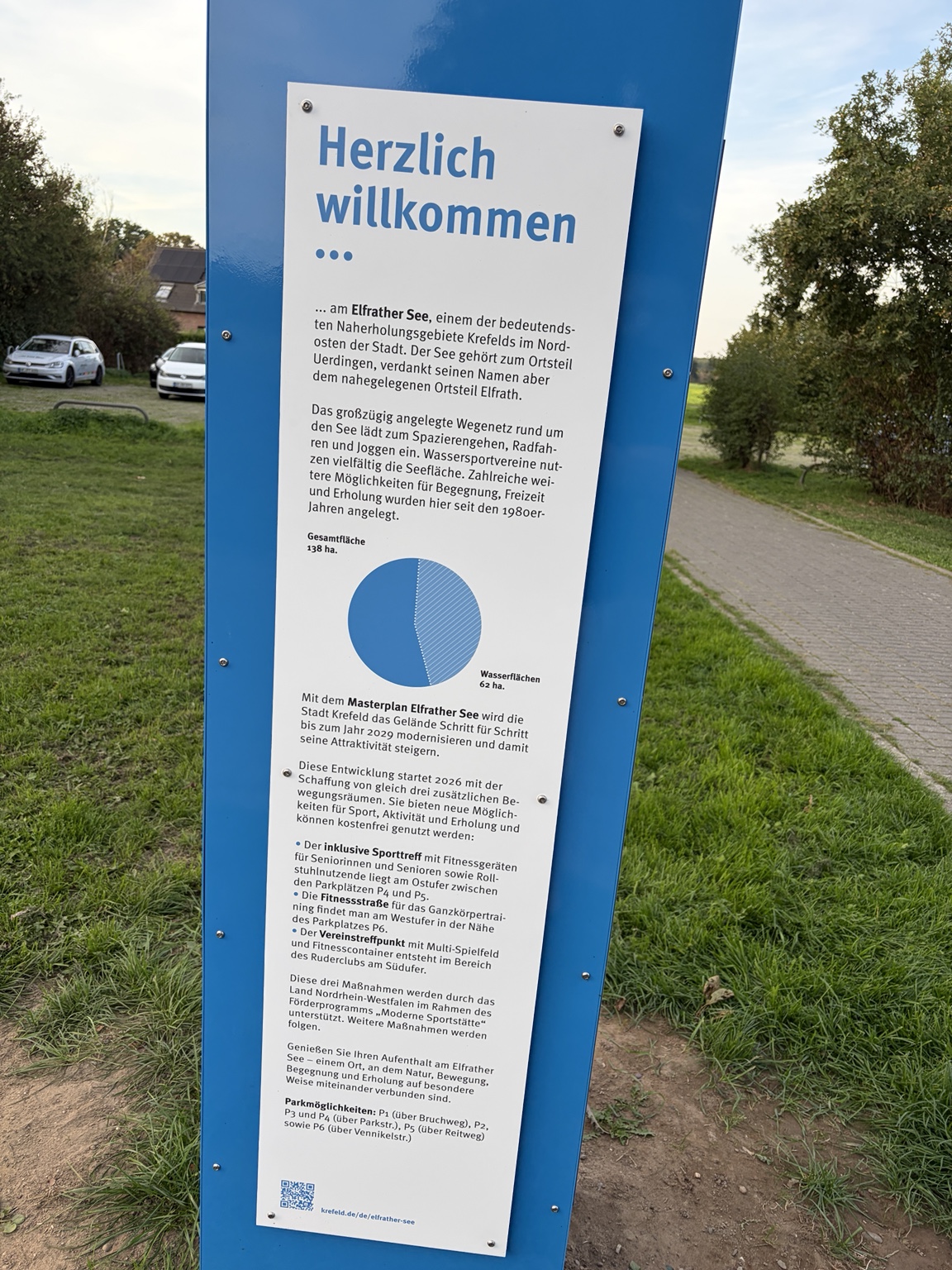 Neue See.Park-Stele mit Informationen zum Masterplan Elfrather See